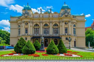 Краков из Киева за 8.8€ в одну сторону или 18€ в две стороны