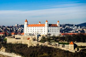 Словакия закрывает границы на 14 дней