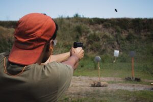 Практична стрільба під Києвом 2026: Полігони, оренда зброї, инструктори и як входити в IPSC-спорт
