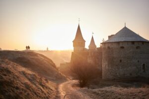 Топ міст для літнього відпочинку в Україні: куди поїхати з центру країни влітку 2026